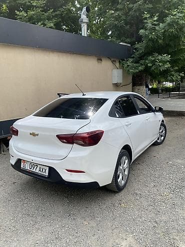 toyota echo: Chevrolet Onix: 2020 г., Автомат, Бензин, Седан — 1