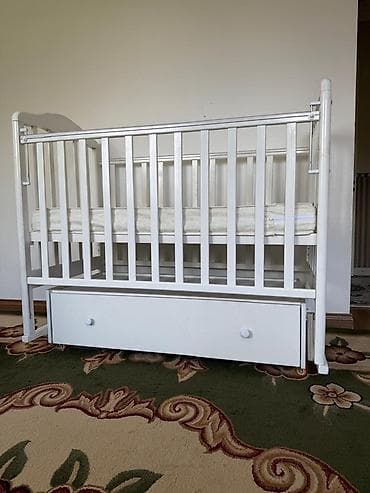 детские кравати: Детская кроватка, производство Россия. В хорошем состоянии, белого — 1
