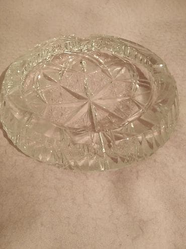 камни 70: Стеклянная, круглой формы пепельница с 4 углублениями для сигарет, с — 4