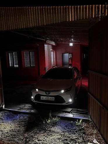 Toyota Corolla: 2021 г., Гибрид, Седан — 2