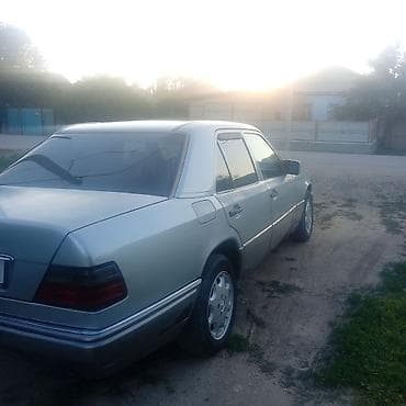 Продажа авто: Mercedes-Benz W124: 1994 г., 2 л, Механика, Седан — 6
