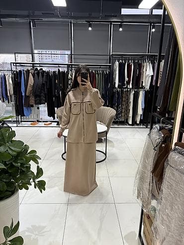 ex nihilo: Элегантное длинное платье бордового цвета с акцентом на бежевом — 9