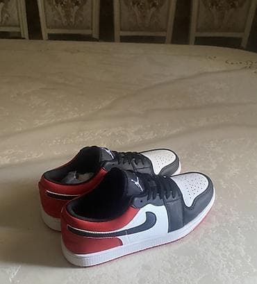 джордан 1: Мужские кроссовки, 42.5, Air Jordan, Новый, цвет - Черный — 2