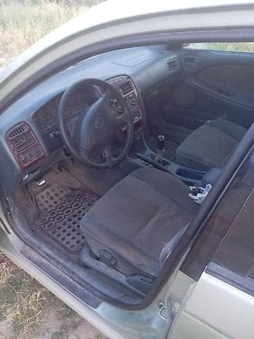 sur ron: Toyota Avensis: 1998 г., 1.8 л, Механика, Бензин, Седан — 1