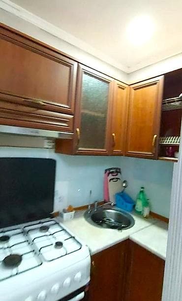 сдаю дом квартира: 🔥 СРОЧНО! Сдаю дом в ЦЕНТРЕ Бишкека! 🏡🔥 📍 Панфилова/Боконбаева. 🗝️ — 3