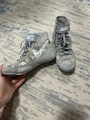 Мужские кроссовки, 36.5, Nike, Б/у, цвет - Серый, Самовывоз