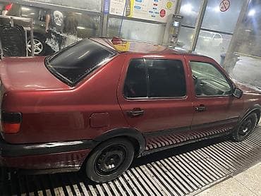 Volkswagen Vento: 1994 г., 1.8 л, Механика, Бензин, Седан