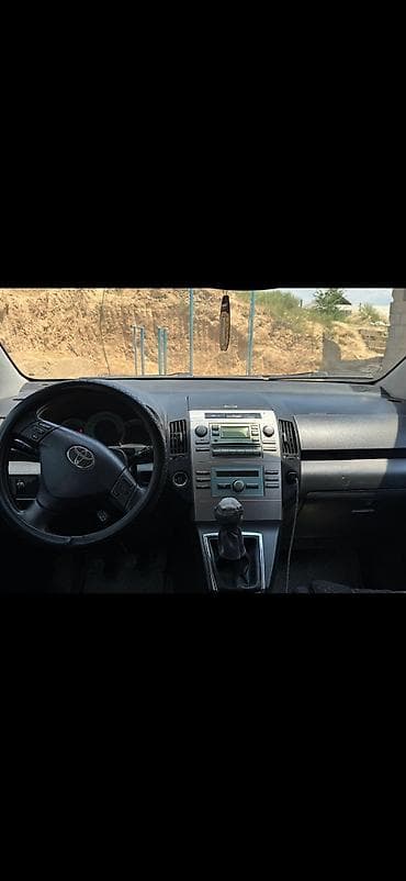 Унаа: Toyota Corolla Verso: 2005 г., 1.8 л, Кол менен иштөөчү, Бензин, Вэн/Минивэн — 6