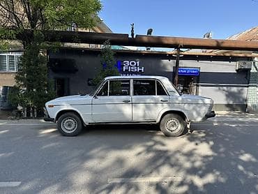 спойлер на ауди 100: Автомобиль седан классического типа (4 двери), белый кузов с черным — 5