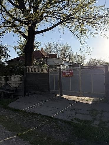 продаю дом ак ордо 1: Продаётся жилой дом с двором и хозяйственными постройками. - Отдельно — 1