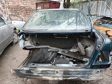 e class: Кузовной донор/разбор на запчасти — седан темно‑зеленого цвета (класс — 4