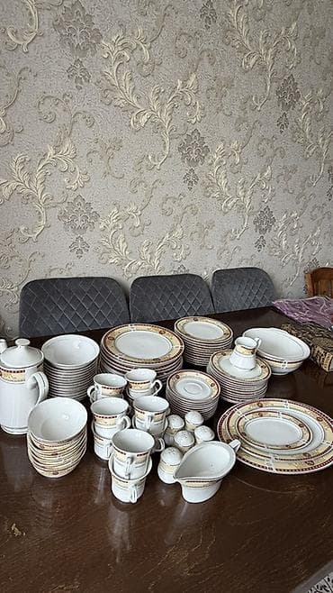 Столовый сервиз из фарфора, в наборе по 12 шт. Качество отличное