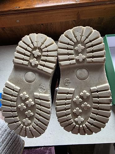 синие детские туфли: Детская обувь комплектом: 1) Зимние ботинки для малыша, черные. - — 2