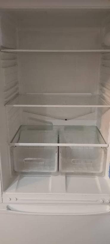 серый холодильник: Холодильник Indesit, Б/у, Двухкамерный — 3