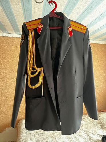 мужские костюм: Продам форму новая пару раз носили размер 52 — 1