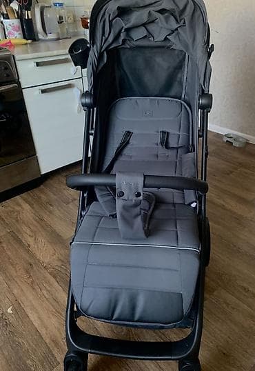 xplory x stokke: Прогулочная коляска в цвете графит идет вместе с подстаканником — 4