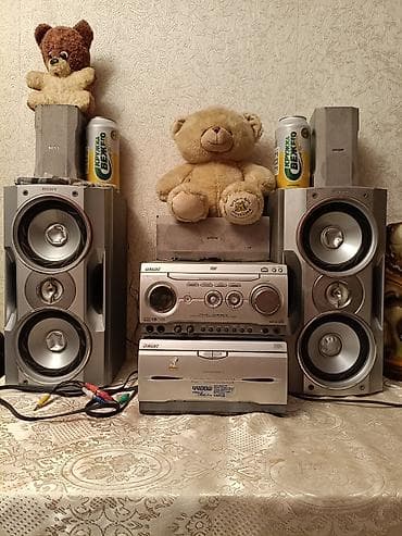 босс мини магнитола: Домашний музыкальный центр Sony с акустикой + головное устройство — 1