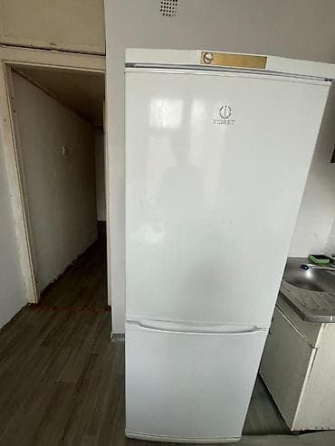 Холодильник Indesit, Б/у, Двухкамерный, 175 * 75