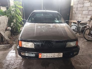 Volkswagen Passat: 1990 г., Бензин, Седан — 1