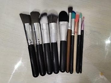 кисточка для макияжа: Продаются кисточки для макияжа (оптом). Упаковка 100 сом. Если много — 3