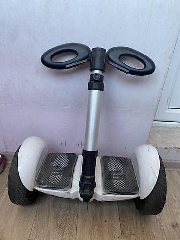 gag: Гироскутер с рулями/колонкой управления (тип mini‑segway) — 1