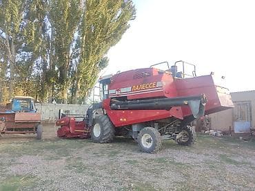 Продаю комбайн Палессе 812 зерновой жаткой Один хозяин покупали новым
