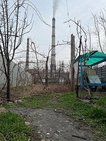 Продаётся земельный участок с домом и хозяйственными постройками