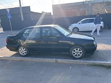 Volkswagen Vento: 1993 г., 1.8 л, Седан — 7