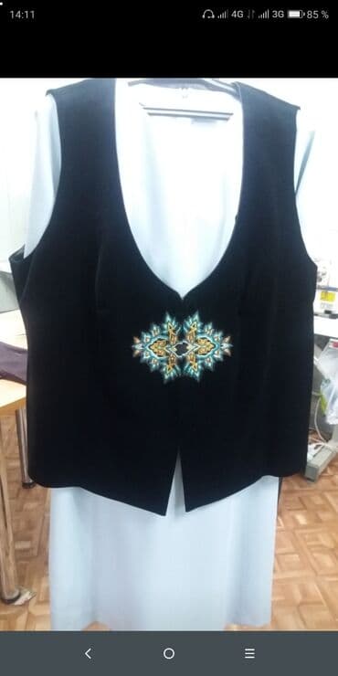 штапель узбекский фасоны платьев для дома: Жилет бархатный, вышивка ручная,застёжка на крючках,размер 58-60 новый — 1