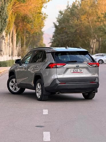 4х4 машина: Toyota RAV4: 2020 г., 2.5 л, Автомат, Гибрид, Кроссовер — 4