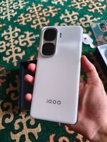 телефен: Vivo iQOO 10, Новый, 256 ГБ, цвет - Белый, 2 SIM — 3