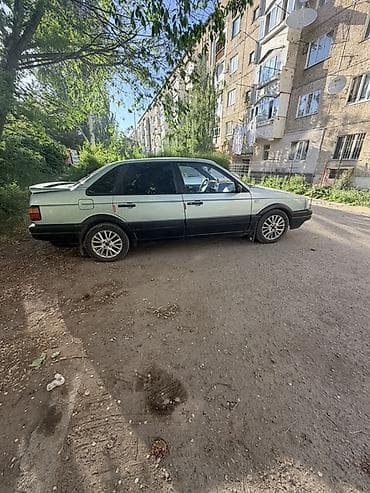 Volkswagen: Volkswagen Passat: 1990 г., Седан — 6