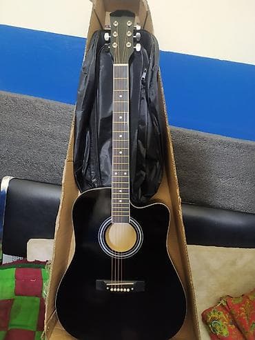 фикс лук: Акустическая гитара с вырезом (cutaway), цвет – черный глянец — 2