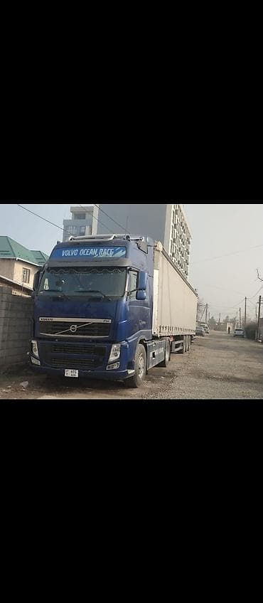 Тягач, Volvo, 2012 г., Тентованный