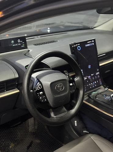 э 2: Toyota bZ3: 2025 г., Робот, Электромобиль, Хэтчбэк — 10