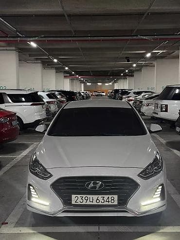 sonata: Белый седан Hyundai Sonata с современным дизайном. Оснащен — 1