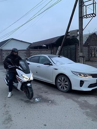 горные мото: Макси-скутер (белый) с агрессивной передней оптикой в форме «X». - — 2