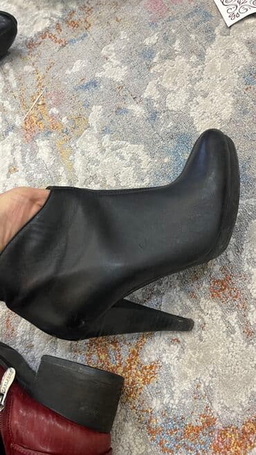 срочно продаю в связи с переездом: Продаю сапоги кожаные зима натур мех, кашемировое пальто, батильоны — 5