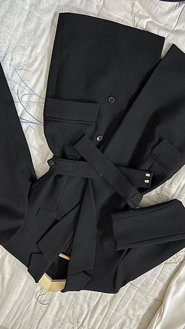 одежда для беременных женщин: Женское черное пальто-тренч. - Классический прямой крой с лацканами — 1