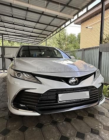 юиз: Toyota Camry: 2023 г., Автомат, Бензин, Седан — 1