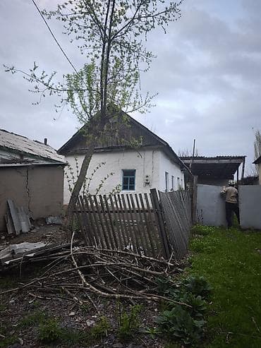 Дом с участком по адресу: ул. Школьная, 35. Описание: - Одноэтажный