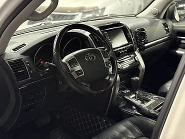 Toyota Land Cruiser: 2014 г., Автомат, Бензин, Внедорожник — 9