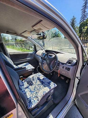 atego 818: Toyota Voxy: 2003 г., 2 л, Автомат, Бензин, Минивэн — 8