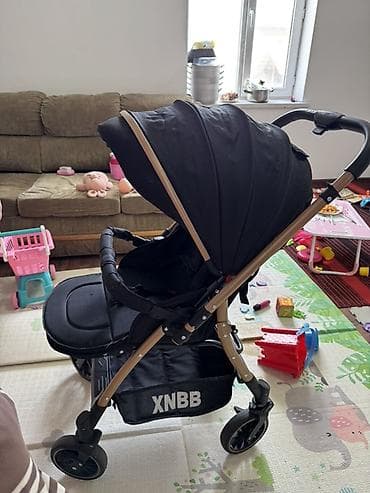 Коляскалар: Удобная детская коляска XNBB в черном цвете с рамой под дерево — 2