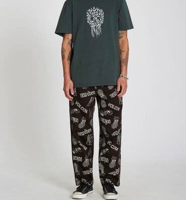 Брюки: Volcom. Эти брюки с эластичной резинкой на талии, входящие в серию — 2