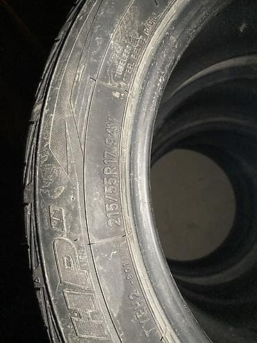 диска размер 17: Комплект из 4 автомобильных шин. Характеристики: - Размер: 215/55 R17 — 2