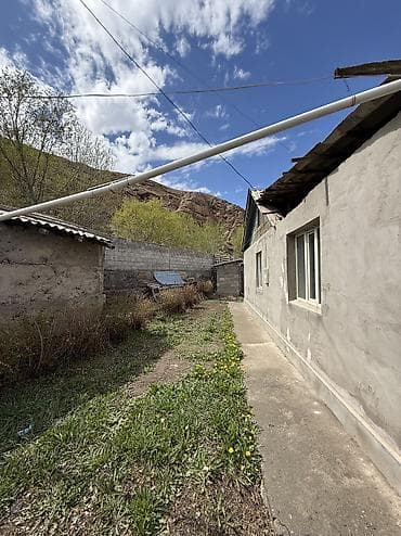 продаю дом дордой 1: Нарын шаарынын борборунан, Шералиева кочосунон 5 болмолуу уй сатылат — 2