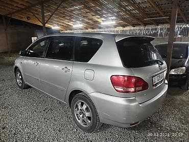 минивени: Toyota Ipsum: 2002 г., 2.4 л, Автомат, Газ, Минивэн — 3