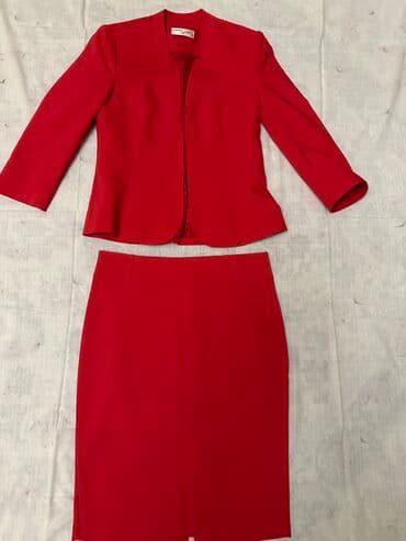 Классика Костюм Шикарного кроя Сидит идеально Юбка карандаш Одет