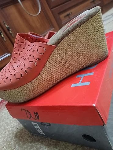 кожан: Босоножки, 37, 37.5, 38, Clarks, Б/у, цвет - Оранжевый — 1
